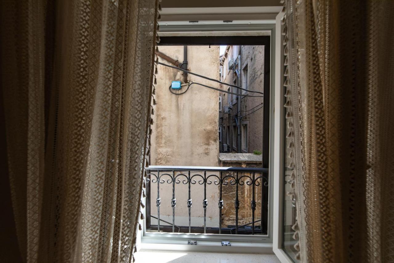 Stanley Helenski - Apartment In Old Town Šibenik Eksteriør bilde